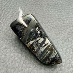 Pendentif en Nuumite