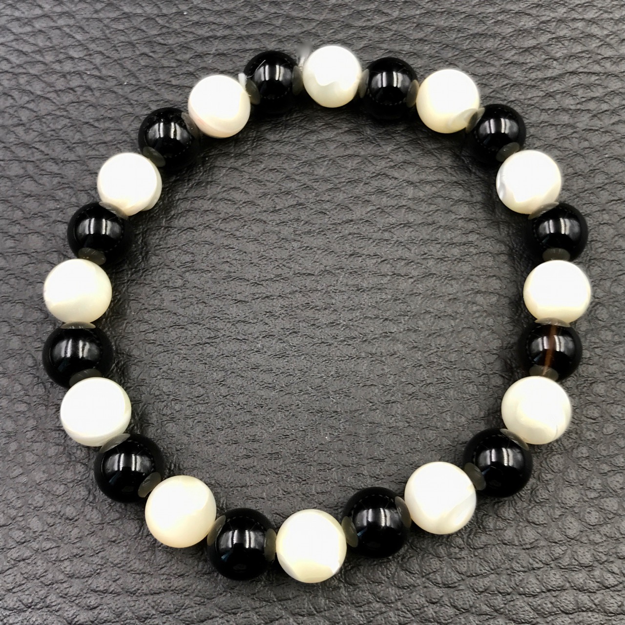 Bracelet perles Nacre et onyx perles de 8mm