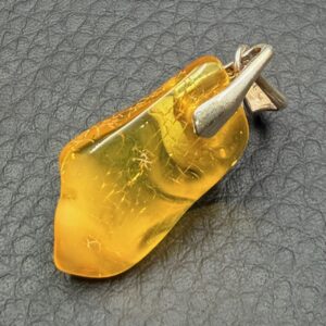 Pendentif en ambre