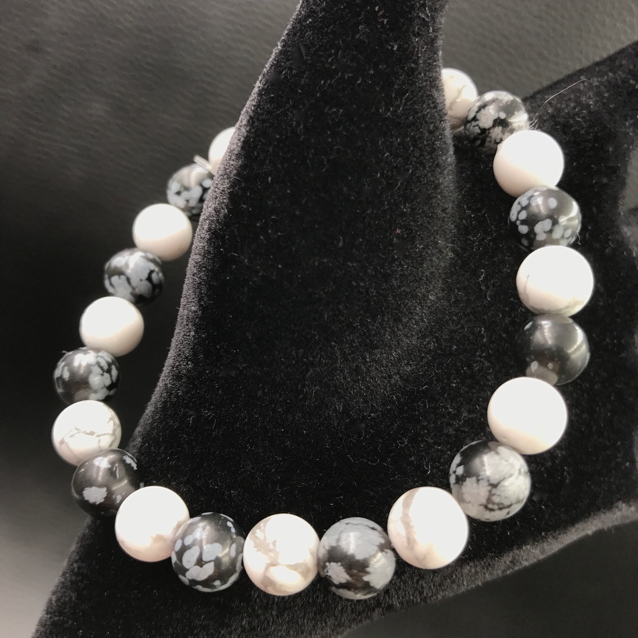 Bracelet perles howlite et obsidienne flocons de neige