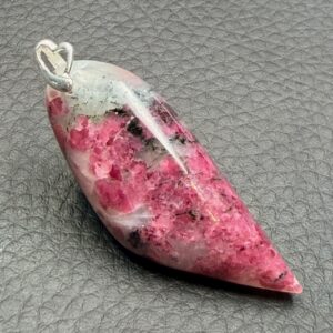 Pendentif Eudialyte