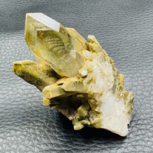 Cristal de Roche avec Diopside