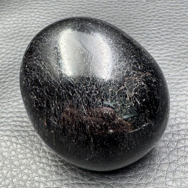 Galet de Tourmaline Noire de Madagascar (réf gt1) – Image 3