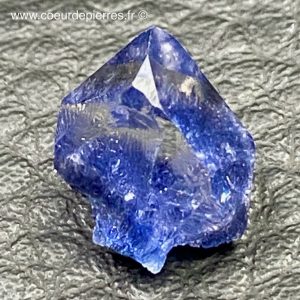 Prisme de cristal de roche à inclusions de dumortiérite du Brésil (qid3)