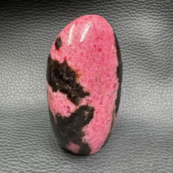 Rhodonite de Madagascar "Forme Libre" (réf br1) – Image 3