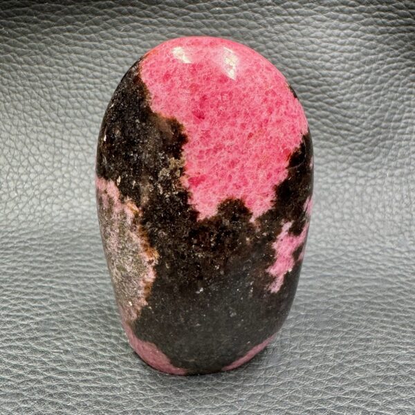 Rhodonite de Madagascar "Forme Libre" (réf br1) – Image 4