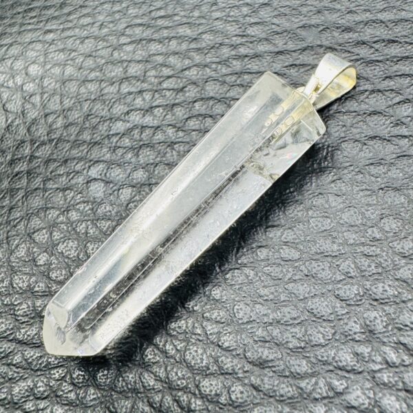 Pendentif en cristal de roche "prisme" (réf cr14) – Image 3