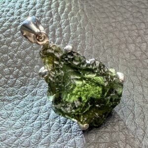 Pendentif en Moldavite