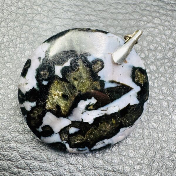 Pendentif en Gabbro de Madagascar (réf pg7) – Image 2