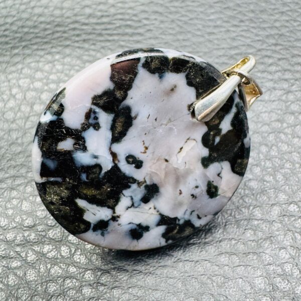 Pendentif en Gabbro de Madagascar (réf pg7) – Image 3
