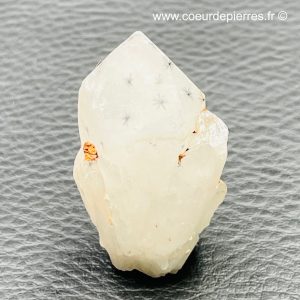 Cristal de roche avec inclusions de Hollandite de Madagascar (réf gq20)