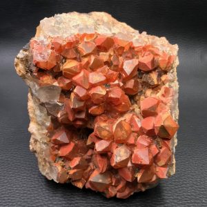 Druse de quartz hematoïde du Puy de Dôme, France (réf dqh1)