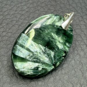 Pendentif en Séraphinite