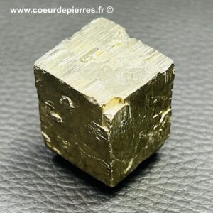 Pyrite cubique brute de Navajun, Espagne (réf py30)