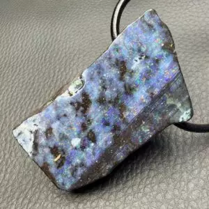 Pendentif en opale noire d'Honduras