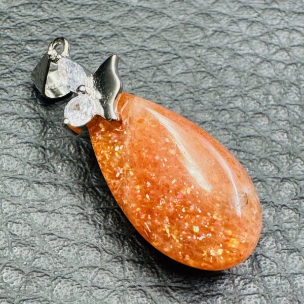 Pendentif en Pierre Soleil