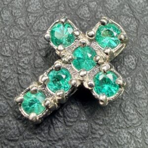 Pendentif Croix en Émeraude
