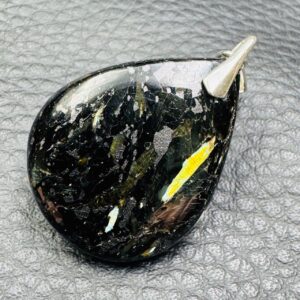 Pendentif en Nuumite