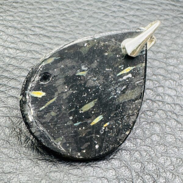 Pendentif en Nuumite "Extra" du Groenland (réf nu8) – Image 3