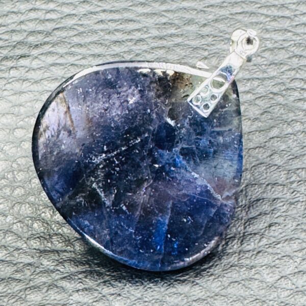 Pendentif en iolite de Madagascar (réf pi12) – Image 3