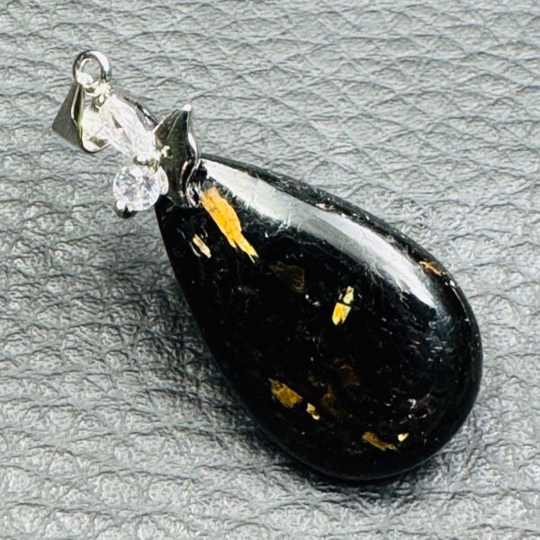 Pendentif en Nuumite "Extra" du Groenland (réf nu4) – Image 3