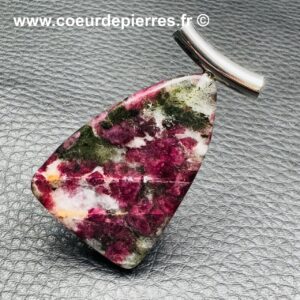 pendentif en eudialyte