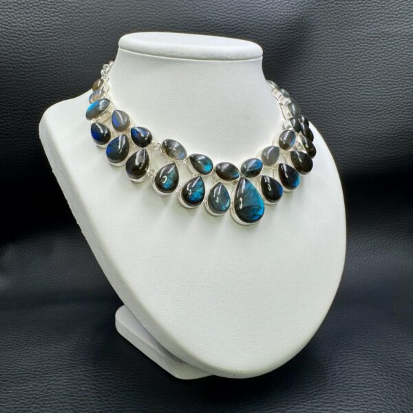 Collier en Labradorite de Madagascar (réf cla5) – Image 2