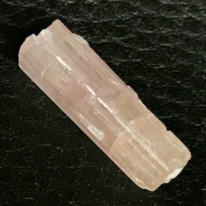 Tourmaline rubellite du Brésil cristal brut 13 carats (réf ptr4)