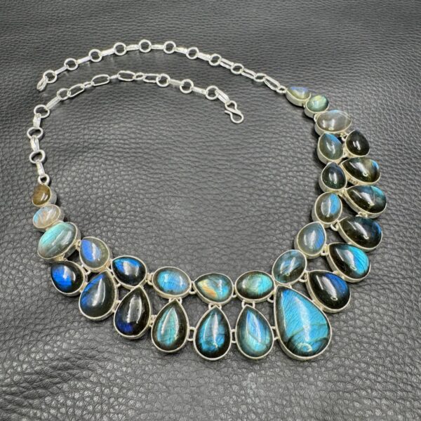 Collier en Labradorite de Madagascar (réf cla5) – Image 5