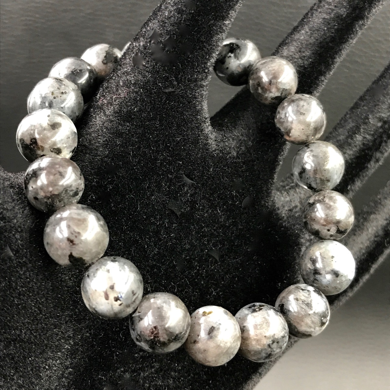 Bracelet perles de 1cm en larvikite de Norvège