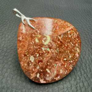 Pendentif en Pierre Soleil