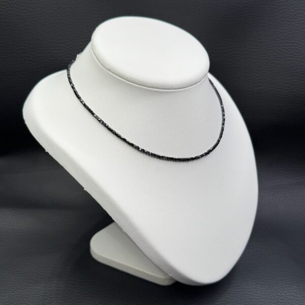 Collier en Spinelle Noire "micro perles" (réf cspi4) – Image 2