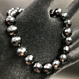 Bracelet en spinelle noir de Madagascar « perles facettées de 8mm »
