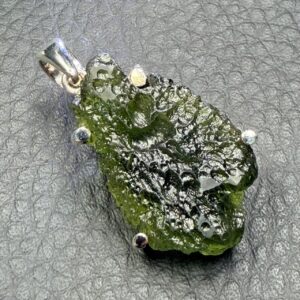 Pendentif en Moldavite