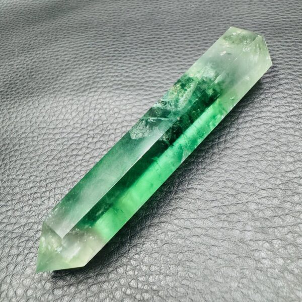 Prisme de fluorite de chine (réf f5) – Image 2