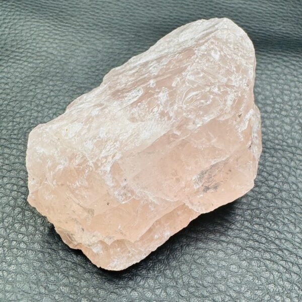 Quartz Rose "brut" de madagascar (réf prb11) – Image 3