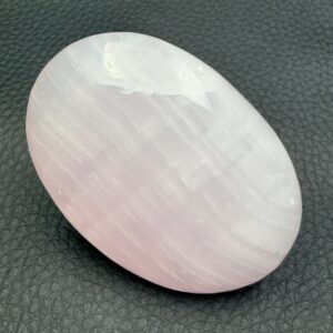 Galet en Manganocalcite