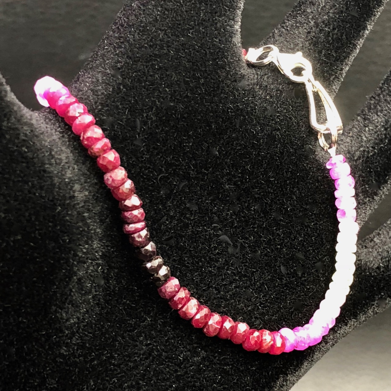 Bracelet en Rubis de Birmanie perles facettés de 3 mm