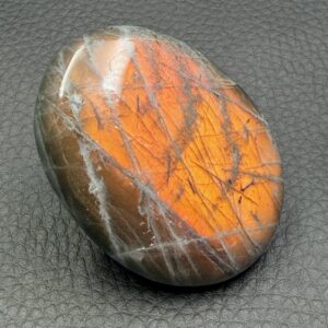 Galet de labradorite