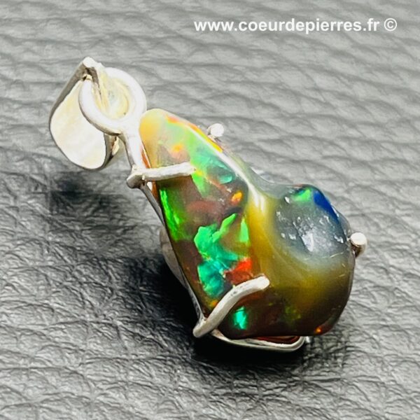 Pendentif en opale noire