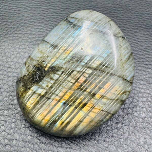 Galet de labradorite de Madagascar (réf gl43) – Image 3