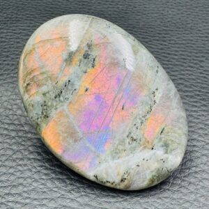 Galet en Labradorite