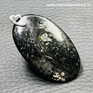 Pendentif en Nuumite du Groenland (réf nu6)