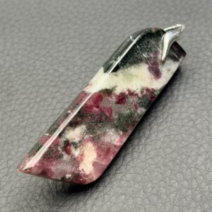 Pendentif Eudialyte