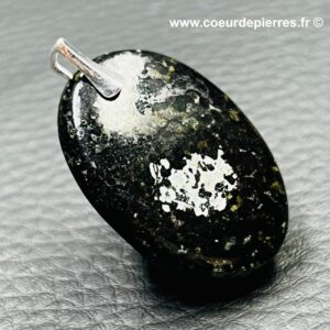 Pendentif en Nuumite du Groenland (réf nu8)