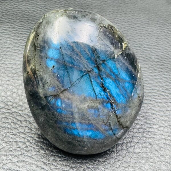Galet de labradorite de Madagascar (réf gl56) – Image 2