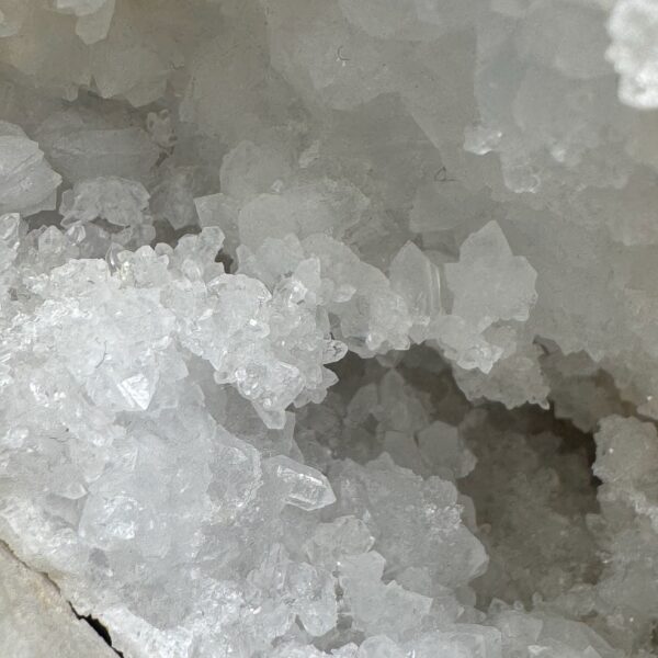 Géode de cristal de roche du Maroc de 0,220kg (réf gcr1) – Image 2