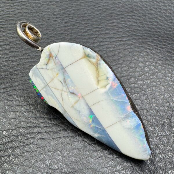 Pendentif en Opale Noire