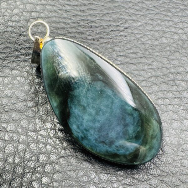Pendentif en Obsidienne Manta Huichol (ref pomh4) – Image 2