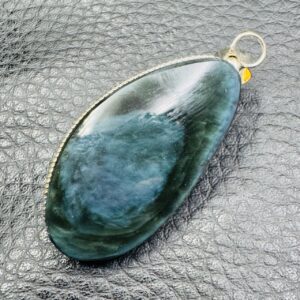 Pendentif en Obsidienne Manta Huichol